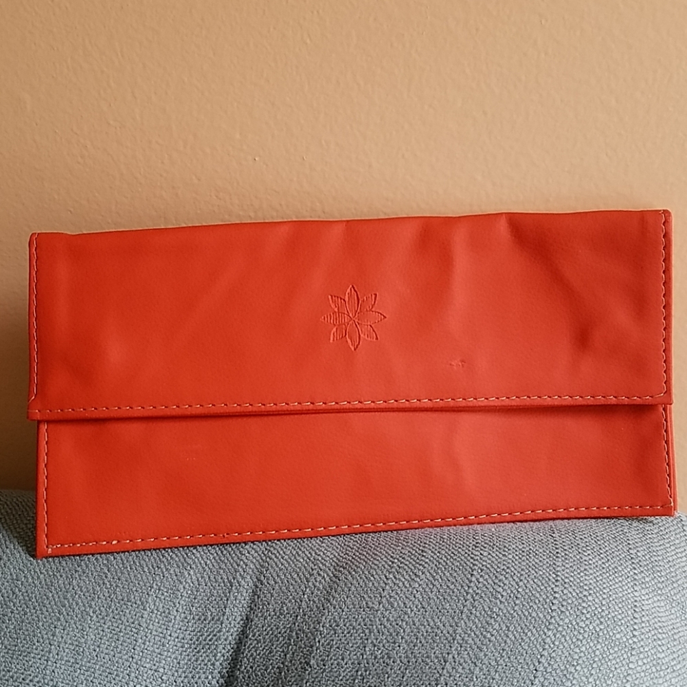 NWT 5-Star Exclusive Excellence RivieraMaya Clutch
